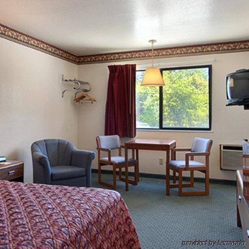 Deluxe Inn Nebraska City Room photo